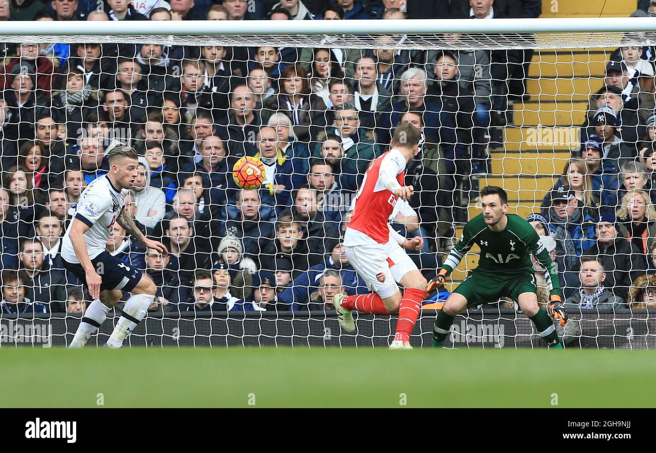 Arsenals Aaron Ramsey erzielte sein Eröffnungstreffer - English Premier League - Tottenham Hotspur vs Arsenal - White Hart Lane - London - England - 5. März 2016 - Pic David Klein/Sportimage Stockfoto