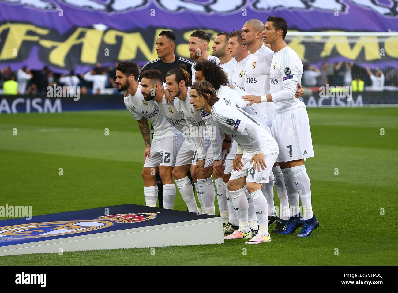 Echtes Madrider Teamfoto mit Cristiano Ronaldo, der während des UEFA Champions League Semifinals im zweiten Beinspiel im Santiago Bernabeu-Stadion auf den Zehen stand. Bildnachweis sollte lauten: Philip Oldham/Sportimage via PA Images Stockfoto
