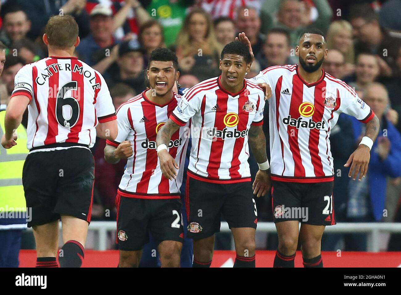 Patrick van Aanholt aus Sunderland feiert das Tor zum Auftakt während des Spiels der Barclays Premier League im Stadium of Light. Bildnachweis sollte lauten: Philip Oldham/Sportimage via PA Images Stockfoto