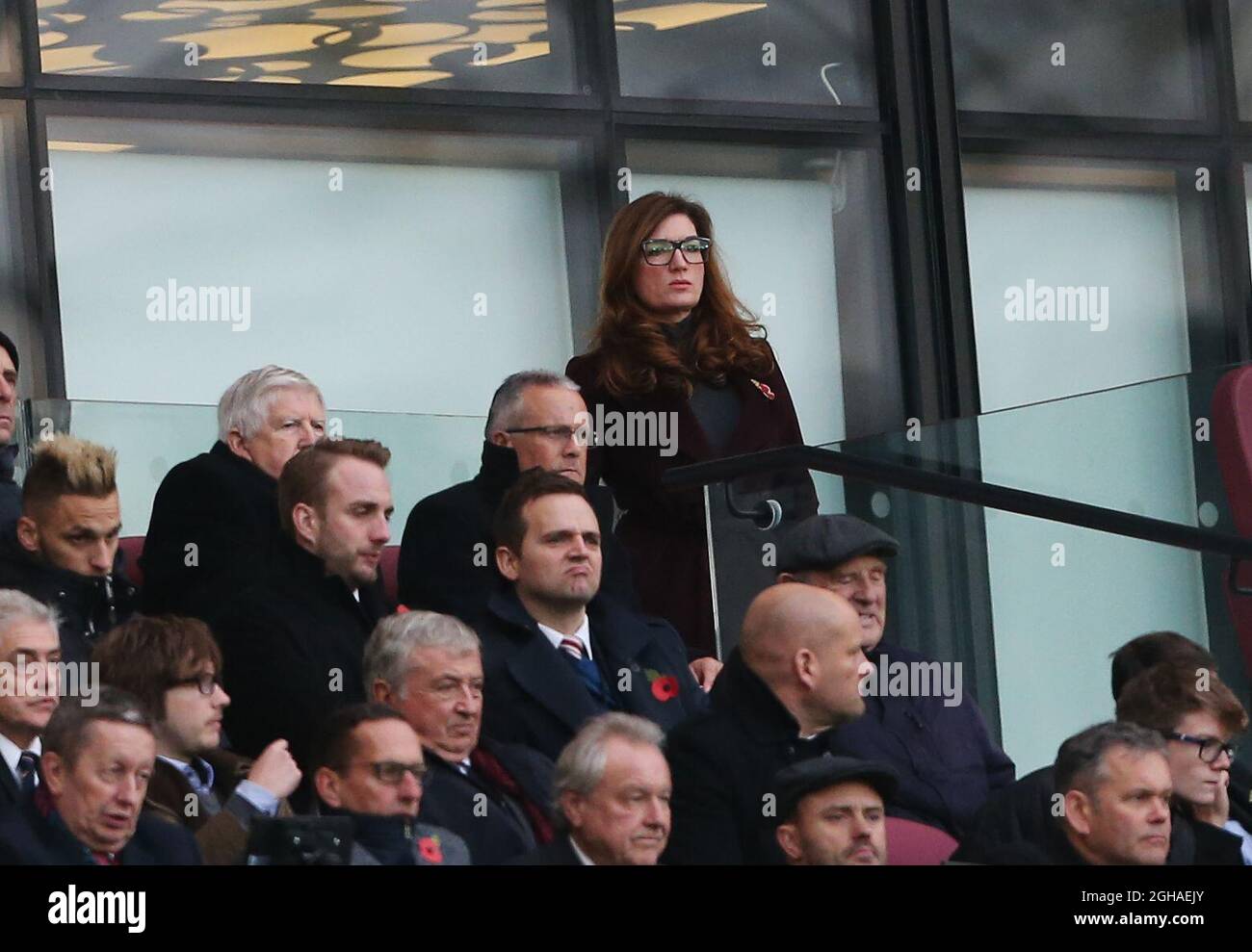 Karen Brady von West Ham beobachtet die Abt, die während des Spiels der Premier League im Londoner Stadion von den Fans missbraucht wurde. Bilddatum 5. November 2016 Pic David Klein/Sportimage via PA Images Stockfoto