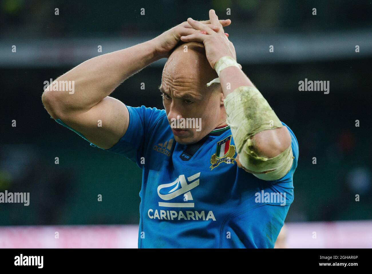 Der Italiener Sergio Parisse nach dem RBS 6 Nations-Spiel 2017 im Twickenham Stadium, London. Bilddatum: 26. Februar 2017. PIC Charlie Forgham-Bailey/Sportimage via PA Images Stockfoto