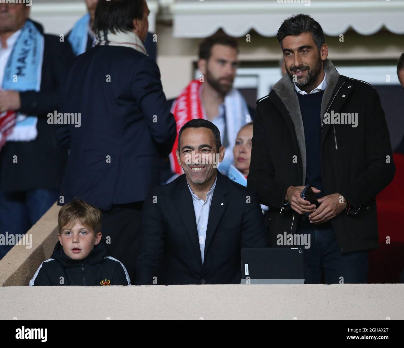 Ehemaliger Fußball Youri Djorkaeff nimmt seinen Platz während der UEFA Champions League Runde des 2. Beinspiels 16 im Stage Louis ll Stadium in Monaco ein. Bilddatum: 15. März 2017. Bildnachweis sollte lauten: David Klein/Sportimage via PA Images Stockfoto Ehemaliger Fußball Youri Djorkaeff nimmt seinen Platz während der UEFA Champions League Runde des 2. Beinspiels 16 im Stage Louis ll Stadium in Monaco ein. Bilddatum: 15. März 2017. Bildnachweis sollte lauten: David Klein/Sportimage via PA Images Stockfoto