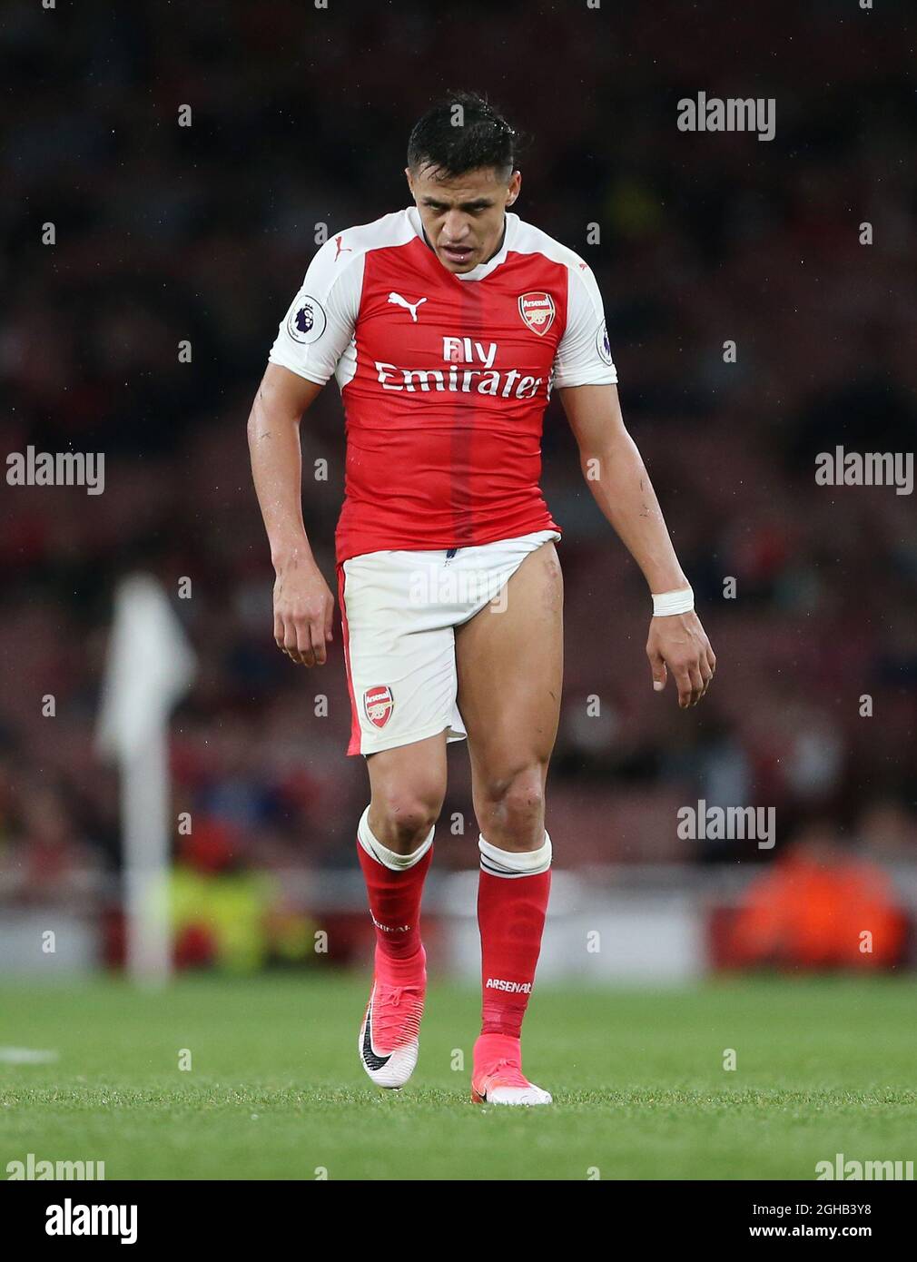 Alexis Sanchez von Arsenal zeigt sich während des Spiels der Premier League  im Emirates Stadium in London am Oberschenkel. Bilddatum: 16. Mai 2017.  Bildnachweis sollte lauten: David Klein/Sportimage via PA Images  Stockfotografie -