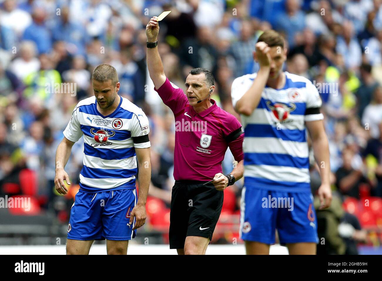 Joey van den Berg aus Reading erhält eine gelbe Karte während des SkyBet Championship Play Off Final Matches im Wembley Stadium, England. Bilddatum: 29. Mai 2017.Bildnachweis sollte lauten: Matt McNulty/Sportimage via PA Images Stockfoto