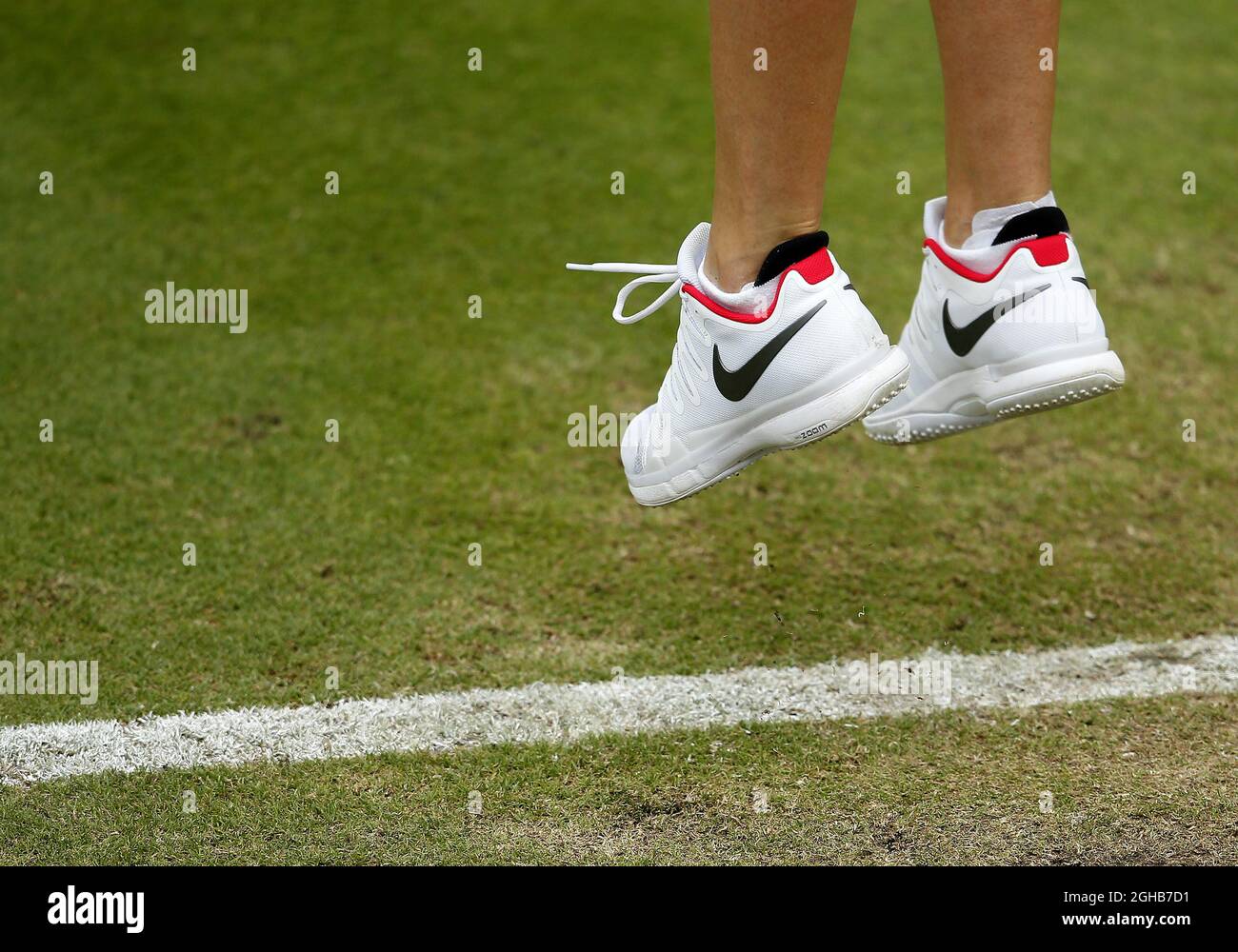 Petra Kvitova aus Tschechien springt beim AEGON Birmingham Open Ladies Singles Finale im Edgbaston Priory Club um einen Aufschlag. Bilddatum: 25. Juni 2017. Bildnachweis sollte lauten: Matt McNulty/Sportimage via PA Images Stockfoto