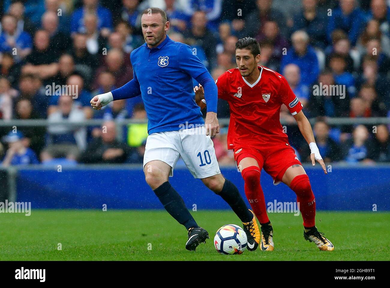 Evertons Wayne Rooney (L) in Aktion während des Freundschaftsspiel vor der Saison im Goodison Park Stadium, Liverpool. Bild Datum 6. August 2017. Bildnachweis sollte lauten: Paul Thomas/Sportimage via PA Images Stockfoto