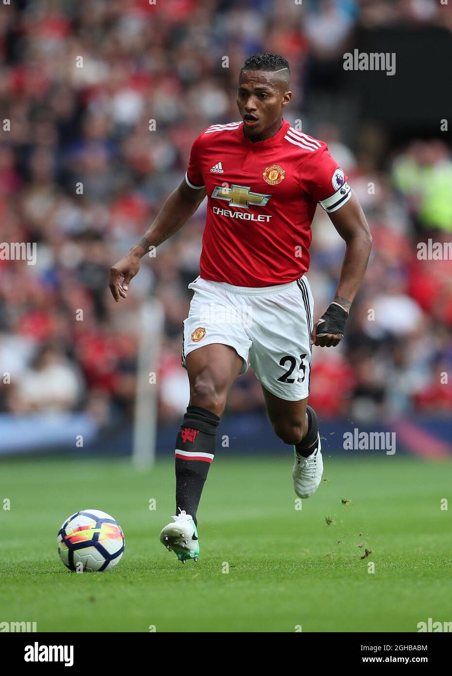 Antonio Valencia von Manchester United in Aktion während des Premier-League-Spiels im Old Trafford Stadium in Manchester. Bild Datum 13. August 2017. Bildnachweis sollte lauten: David Klein/Sportimage via PA Images Stockfoto