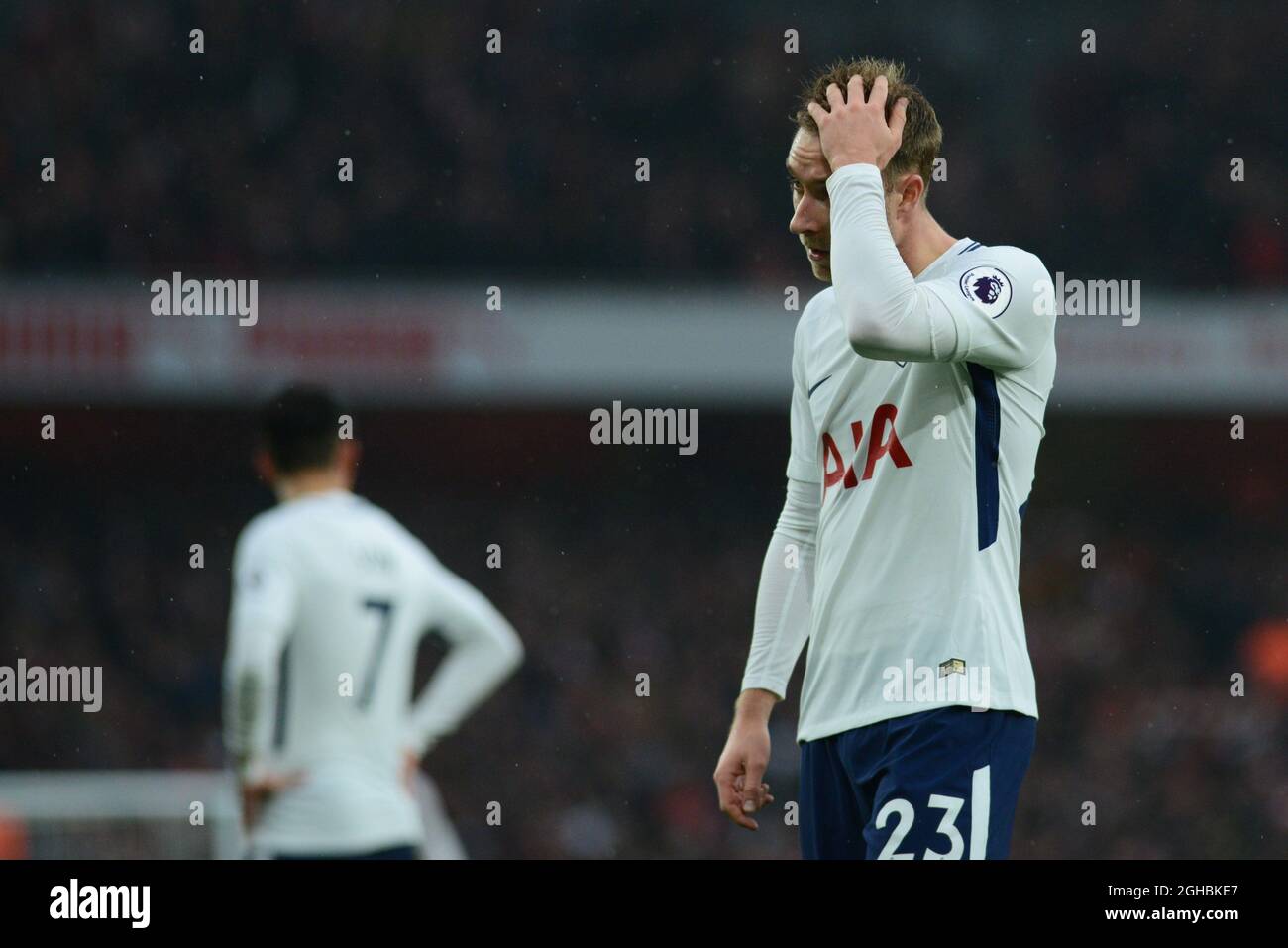 Christian Erikson und Heung-Min Son of Tottenham sehen während des Premier-League-Spiels zwischen Arsenal und Tottenham im Emirates Stadium in London frustriert aus. Bild Datum 18. November 2017. Bildnachweis sollte lauten: Joe Perch/Sportimage via PA Images Stockfoto