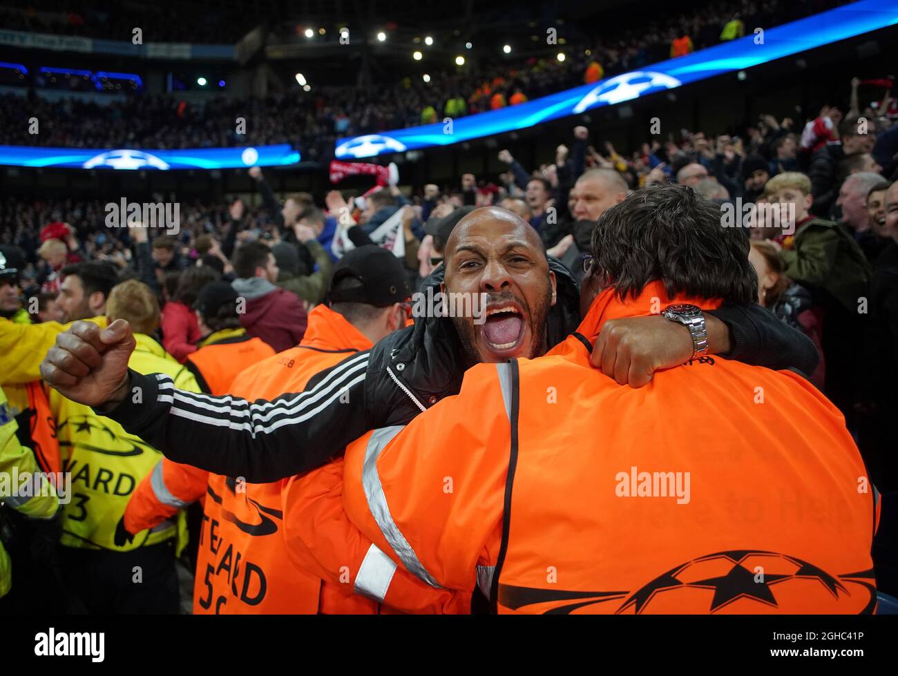 Ein Liverpool-Fan feiert beim Champions League Quarter Final 2nd Leg Match im Etihad Stadium, Manchester, das zweite Tor seiner Mannschaft. Bilddatum: 10. April 2018. Bildnachweis sollte lauten: David Klein/Sportimage via PA Images Stockfoto