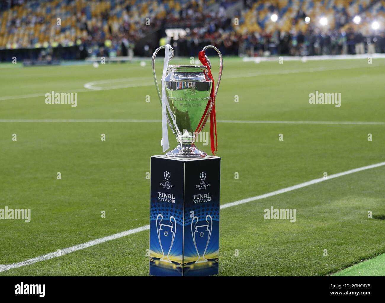 Uefa champions league cup -Fotos und -Bildmaterial in hoher Auflösung –  Alamy