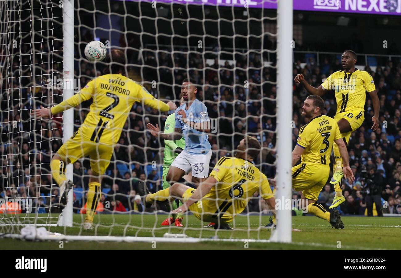 Gabriel Jesus von Manchester City schießt beim ersten Beinspiel des Carabao Cup im Etihad Stadium in Manchester das zweite Tor. Bilddatum: 9. Januar 2019. Bildnachweis sollte lauten: Simon Bellis/Sportimage via PA Images Stockfoto