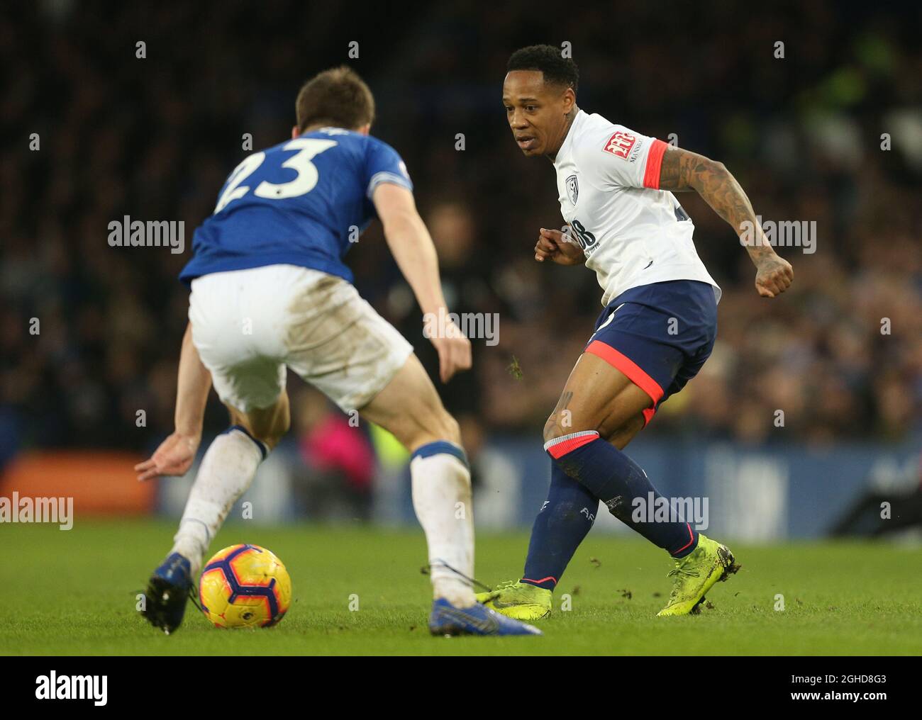 Nathaniel Clyne aus Bournemouth versucht, beim Premier League-Spiel im Goodison Park, Liverpool, einen Weg an Seamus Coleman aus Everton vorbei zu lieben. Bilddatum: 13. Januar 2019. Bildnachweis sollte lauten: Matt McNulty/Sportimage via PA Images Stockfoto