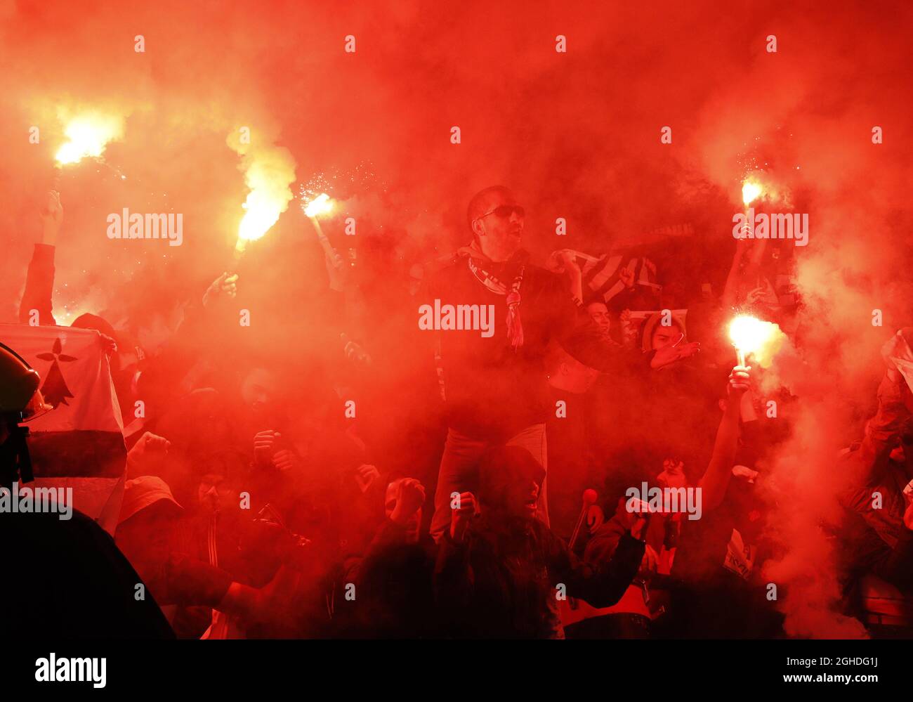 Rennes-Fans mit Leuchtern während des Spiels der UEFA Europa League bei der Second Leg-Runde 16 im Emirates Stadium, London. Bilddatum: 14. März 2019. Bildnachweis sollte lauten: Darren Staples/Sportimage via PA Images Stockfoto