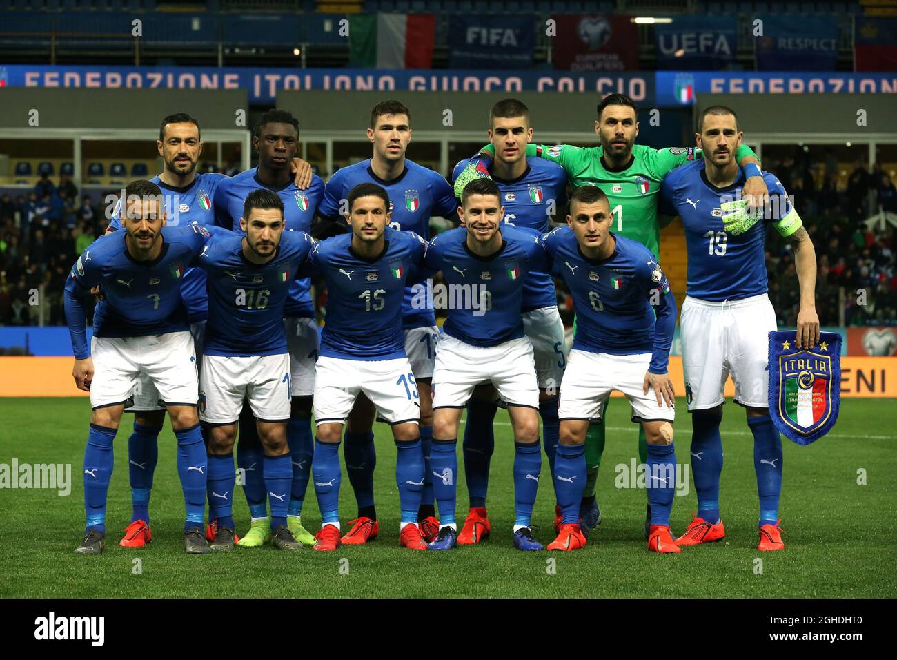 Die ersten elf hinteren Reihen Italiens ( L bis R ); Fabio Quagliarella, Moise Kean, Alessio Romagnoli, Gianluca Mancini, Salvatore Sirigu und Leonardo Bonucci, erste Reihe ( L bis R ); Leonardo Spinazzola, Matteo Politano, Stefano Sensi, Jorginho und Marco Verratti stellen sich vor dem Start des UEFA Euro 2020 Qualifying Group J Spiels im Ennio Tardini Stadium, Parma, Italien, für ein Teamfoto an. Bild Datum 26. März 2019. Bildnachweis sollte lauten: Jonathan Moscrop/Sportimage via PA Images Stockfoto