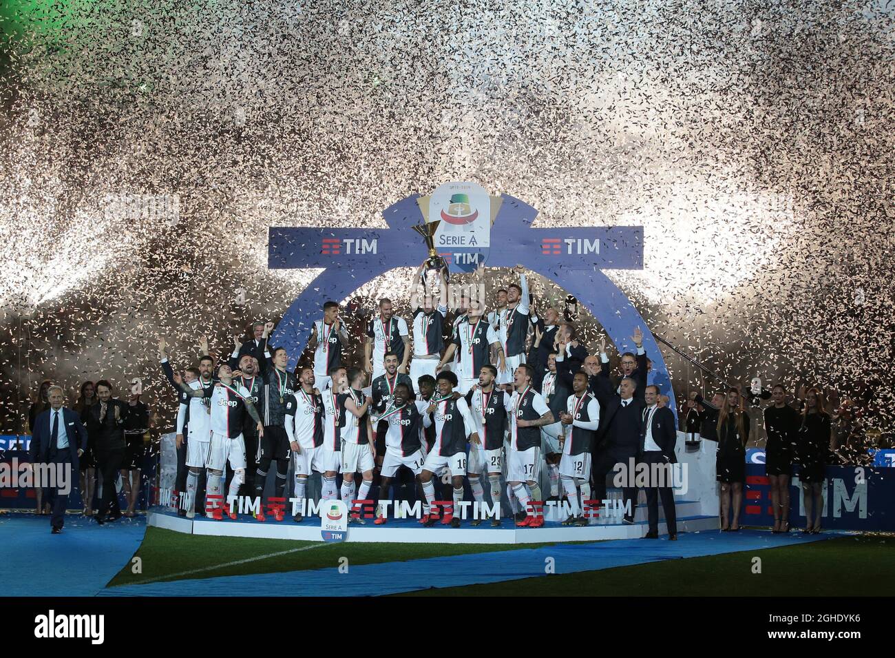 Juventus feiert den Gewinn der Series A-Trophäe während des Serie A-Spiels im Allianz Stadium in Turin. Bilddatum: 19. Mai 2019. Bildnachweis sollte lauten: Jonathan Moscrop/Sportimage via PA Images Stockfoto