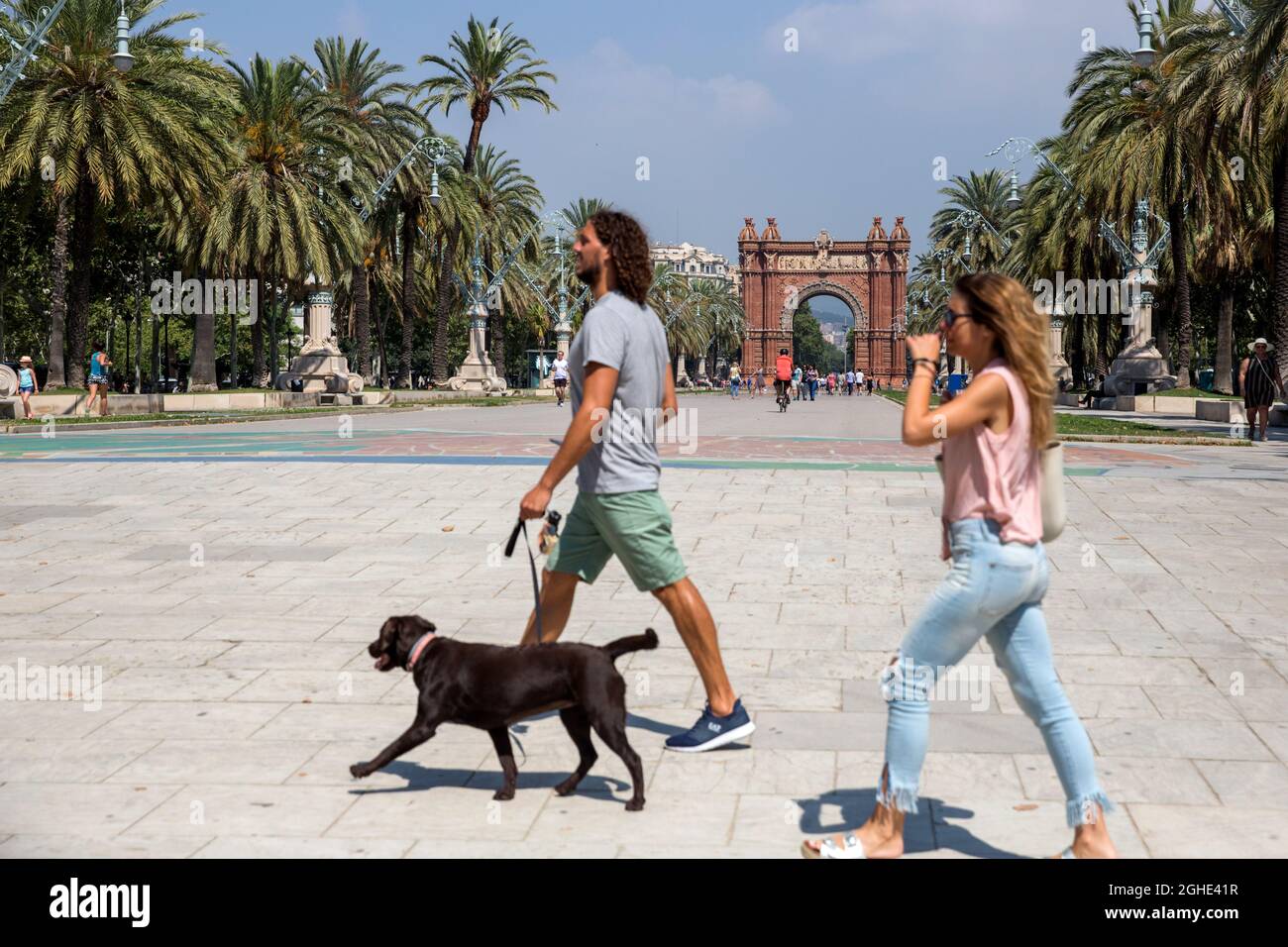 Barcelona, Spanien. Juli 2018. Die Menschen gehen in den Straßen von Barcelona, Spanien. Stockfoto