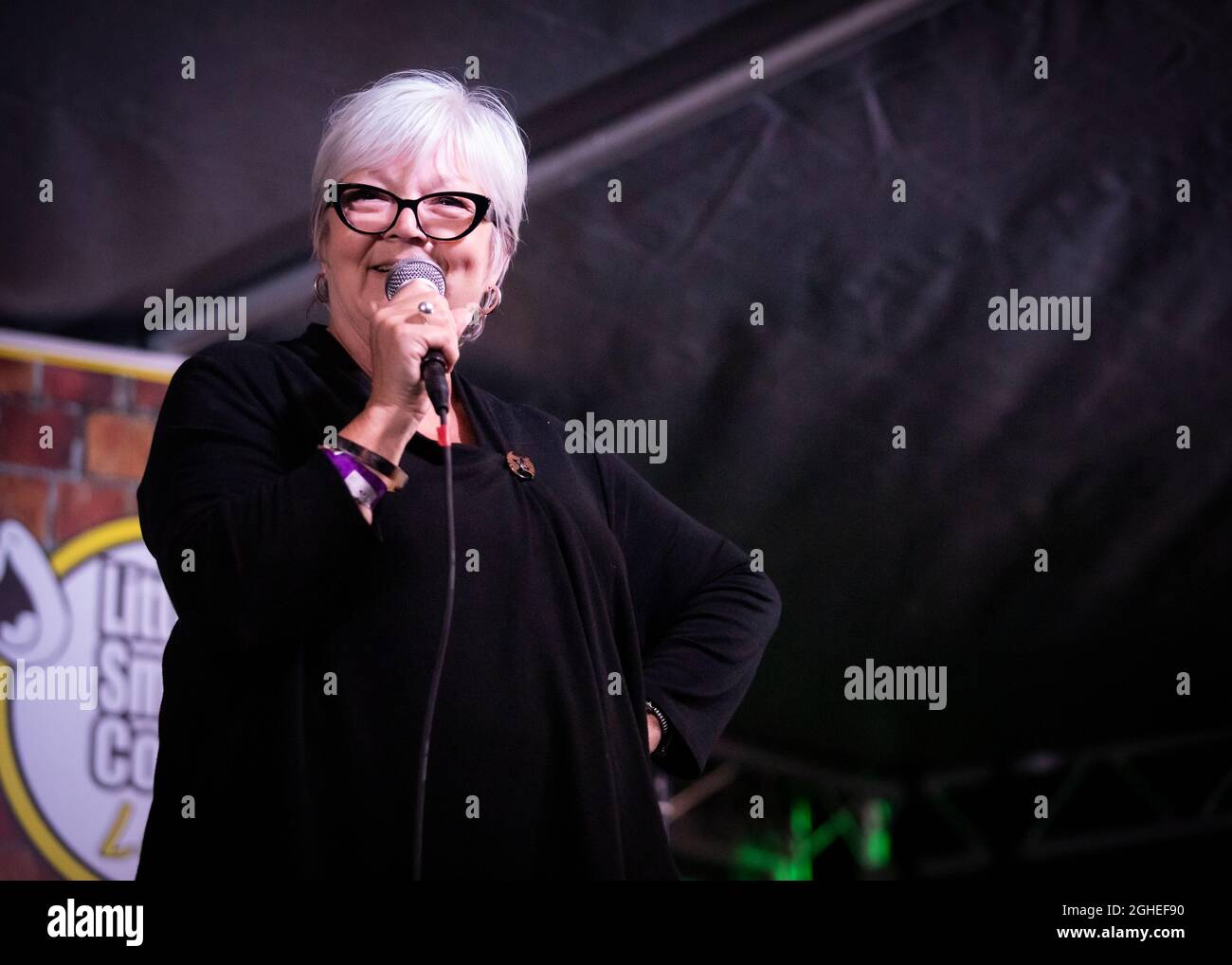 Janet Garner, Comedian, The Garden Gatherings, Comedy Gala, Essex ©  Clarissa Debenham / Alamy Stockfotografie - Alamy