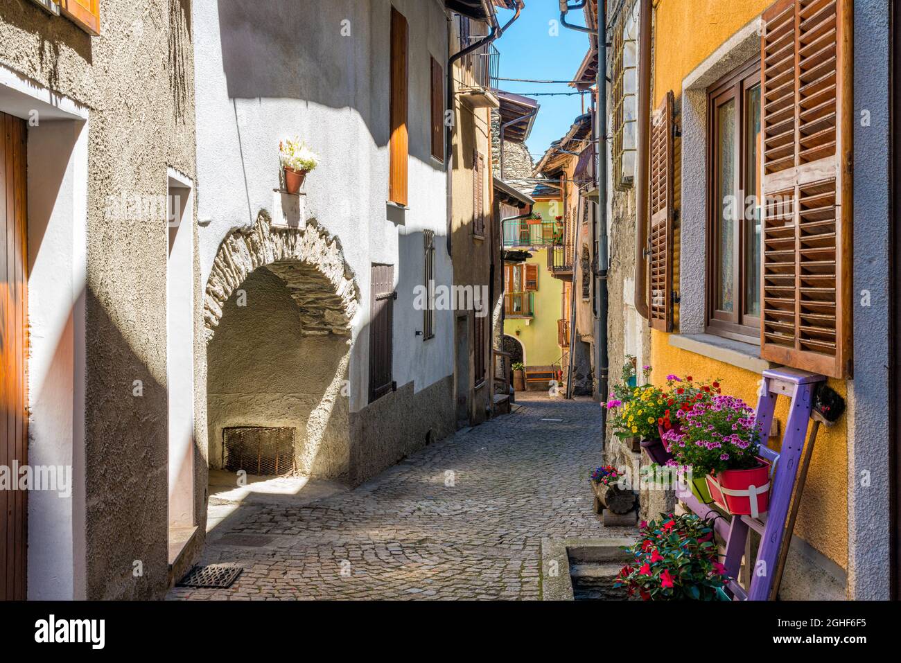 Das malerische Dorf Exilles im Susa-Tal. Provinz Turin, Piemont, Norditalien. Stockfoto