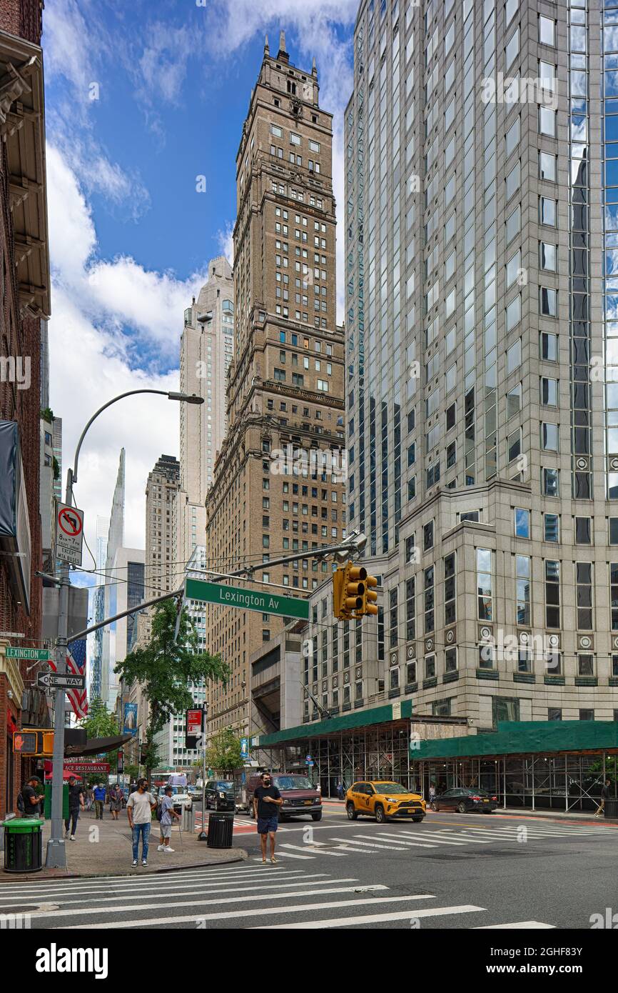 465 Park Avenue, Ritz Tower, entworfen von Emery Roth und Thomas Hastings im Beaux Arts-Stil. Erbaut 1927. Stockfoto