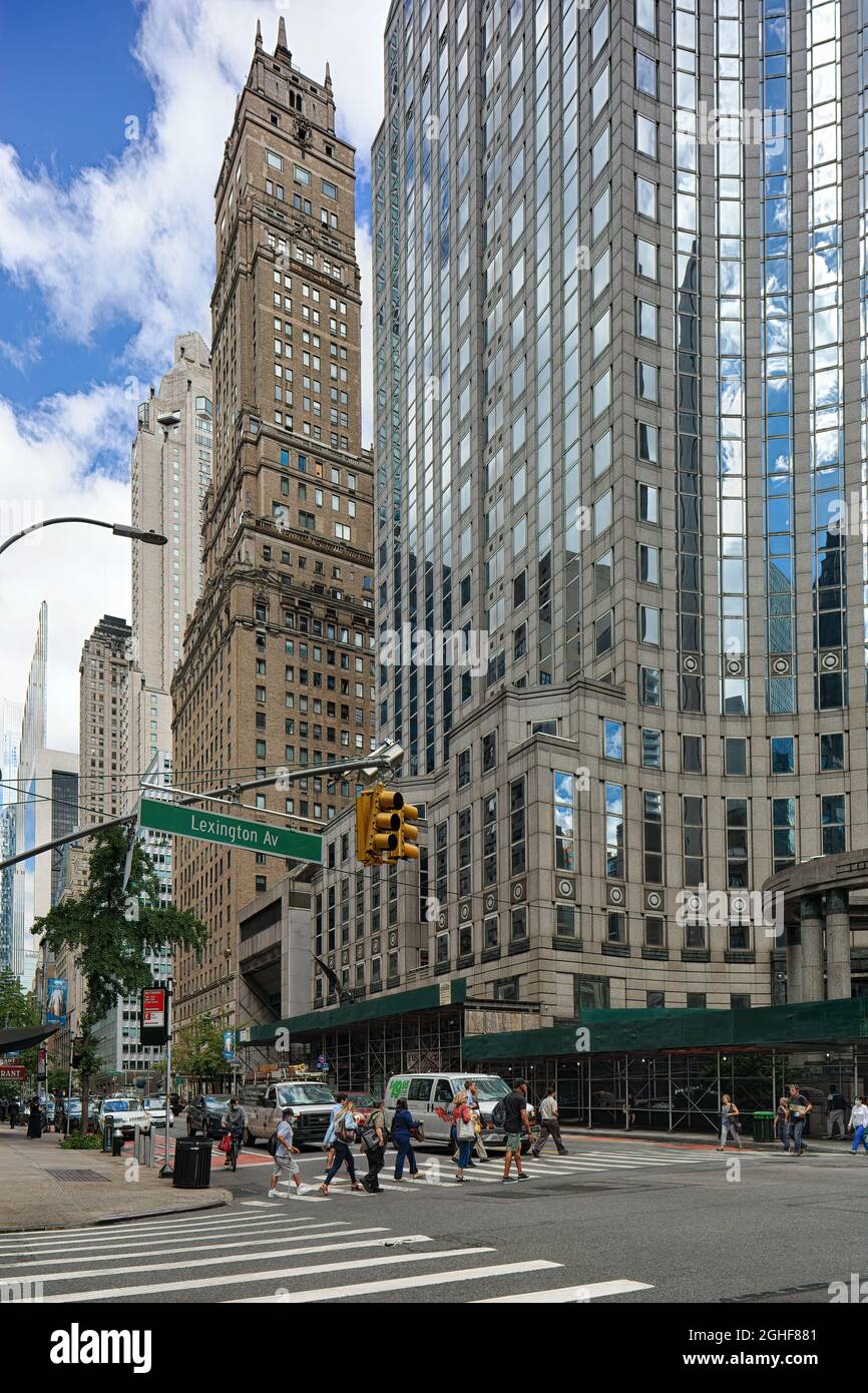 465 Park Avenue, Ritz Tower, entworfen von Emery Roth und Thomas Hastings im Beaux Arts-Stil. Erbaut 1927. Stockfoto