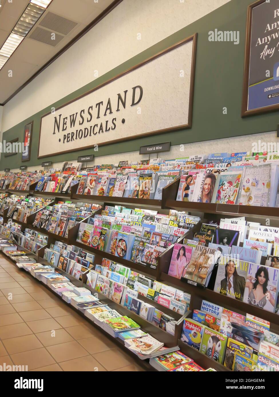 Zeitschriftenbereich in der Buchhandlung Stockfoto
