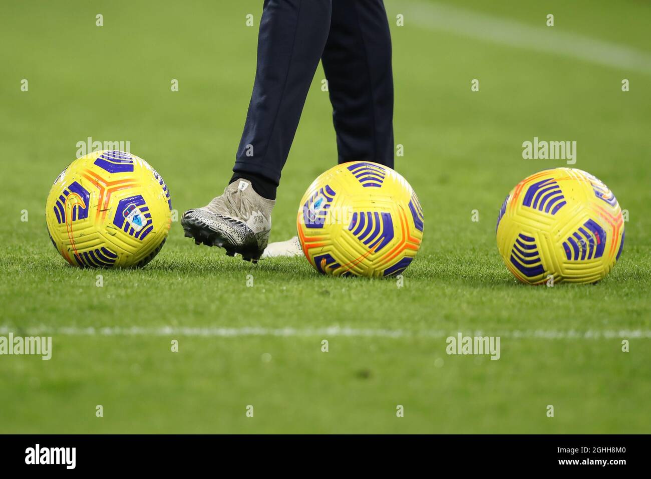 Cristiano Ronaldo gf Juventus hat die Schuhe, als er einen von drei Streichern während des Warm-up bewegt, bevor er beim Coppa Italia-Spiel im Allianz Stadium in Turin antritt. Bilddatum: 13. Januar 2021. Bildnachweis sollte lauten: Jonathan Moscrop/Sportimage via PA Images Stockfoto