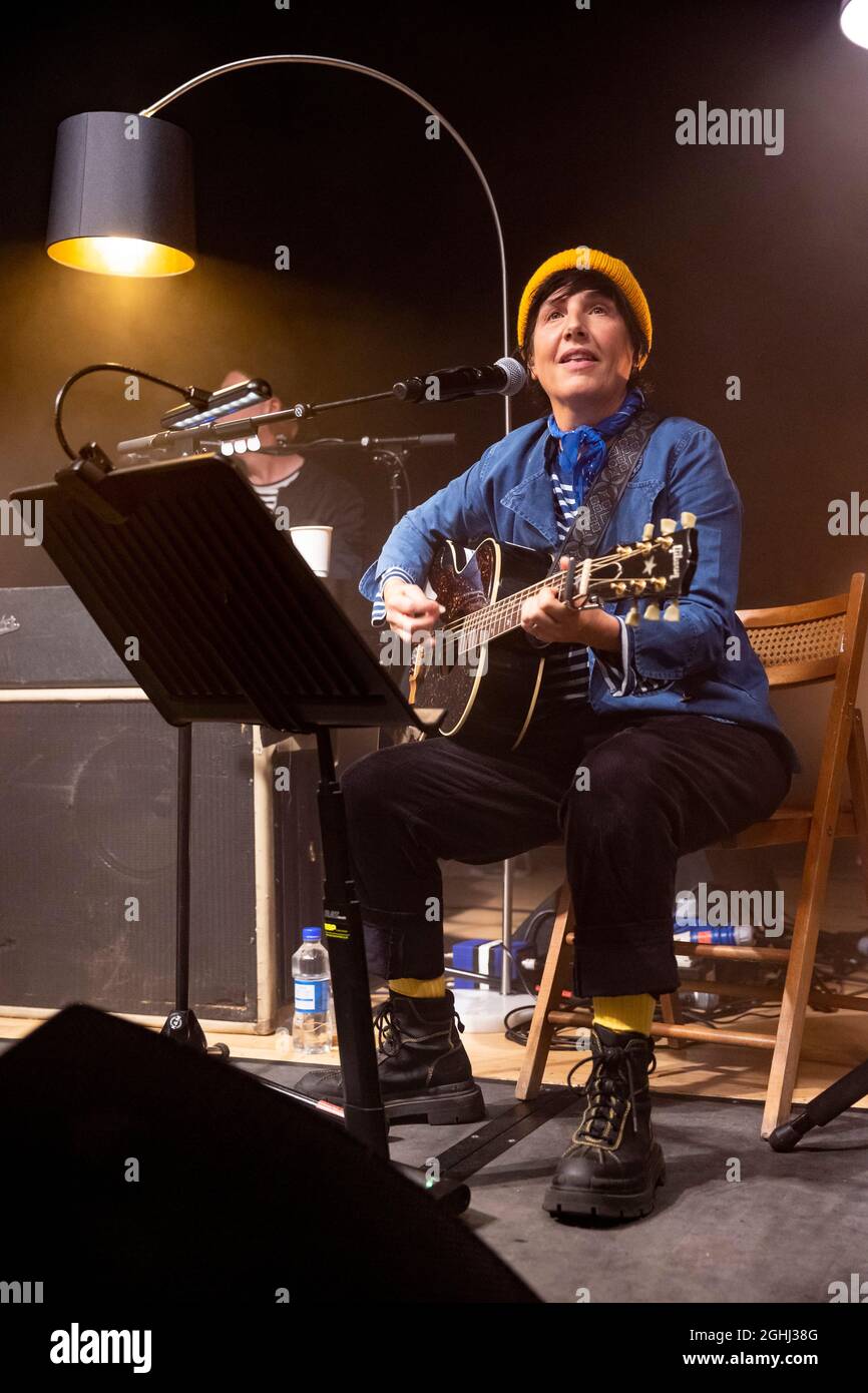 Texas tritt am 6. September 2021 live in der Edinburgh Queens Hall auf. In dieser Akustikshow werden sie ihr neues Album, das am 28. Mai 2021 auf BMG veröffentlicht wurde, mit den Songs 'Mr Haze' und 'Hi' aufführen. Gegründet 1986 von Sharleen Spiteri und ihrem Partner für Kriminalität, Johnny McElhone, haben Texas im Laufe ihrer Karriere immer wieder großartige Musik gemacht, nachdem sie über 40 Millionen Platten verkauft haben. Quelle: Alan Rennie/Alamy Live News Stockfoto