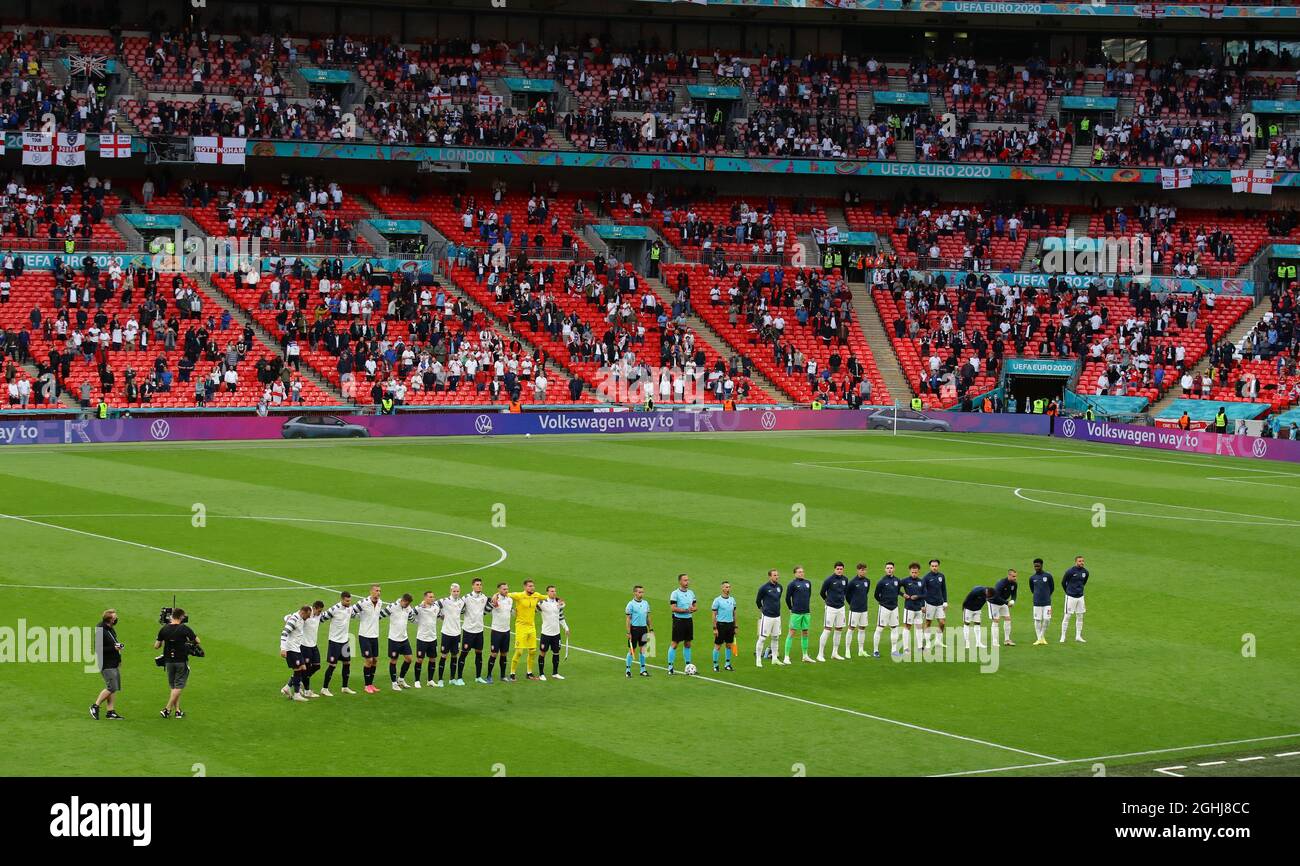 London, England, 22. Juni 2021. Beide Teams stehen vor dem UEFA-Europameisterschaftsspiel im Wembley Stadium, London, für die Nationalhymnen an. Bildnachweis sollte lauten: David Klein / Sportimage via PA Images Stockfoto