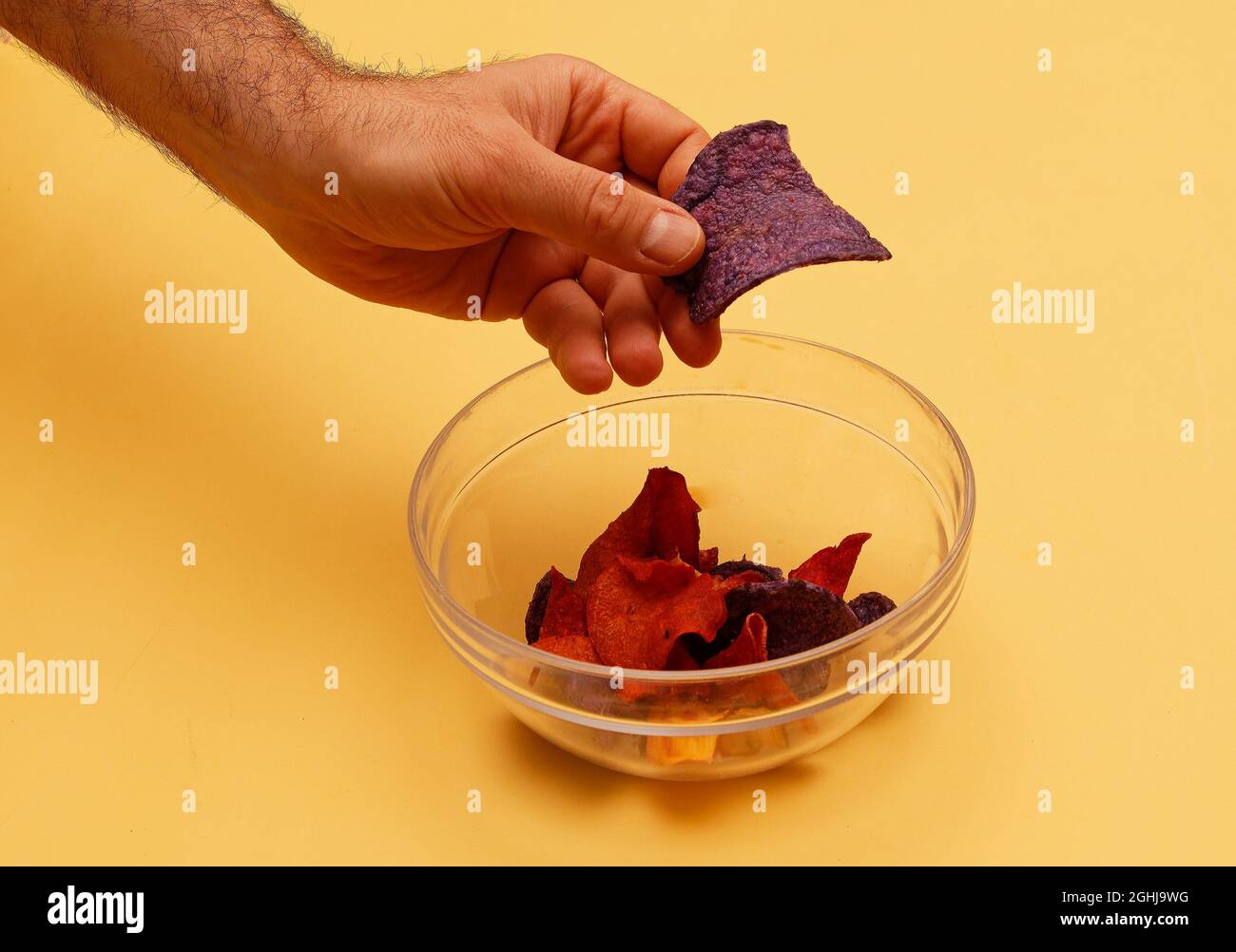 Blaue kartoffelchips -Fotos und -Bildmaterial in hoher Auflösung – Alamy