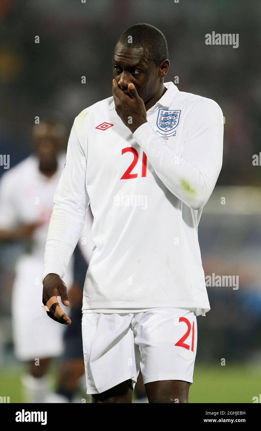 Die englische Emile Heskey sieht beim FIFA World Cup 2010, einem Spiel der Gruppe C zwischen England und den USA, im Royal Bafokeng Stadium, Rustenburg, Südafrika, niedergeschlagen aus. Stockfoto