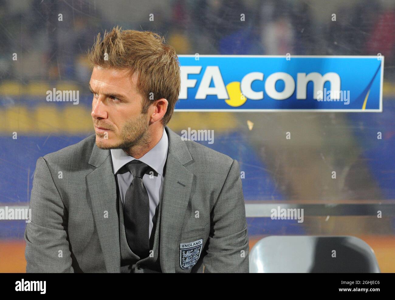 David Beckham aus England nimmt während des FIFA World Cup 2010, dem Spiel der Gruppe C zwischen England und den USA, im Royal Bafokeng Stadium, Rustenburg, Südafrika, seinen Platz auf der Bank ein. Stockfoto