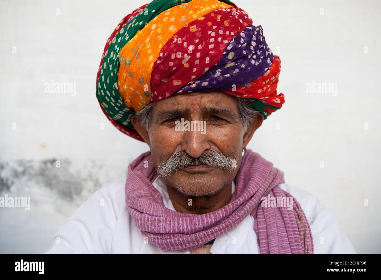 Porträt eines Rajasthani-Mannes in Bikaner, Rajasthan, Indien Stockfoto