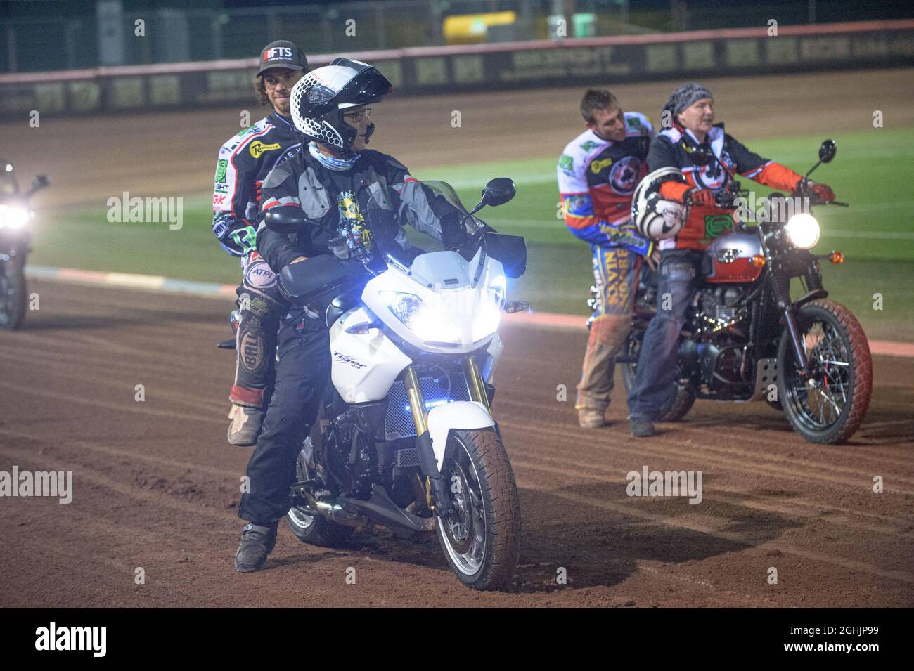 MANCHESTER, GROSSBRITANNIEN. 6. SEPTEMBER die Fahrer auf dem Rücken von Triumph Motorrädern des Triumph Owners Club, die an dem Treffen während des SGB Premiership Spiels zwischen Belle Vue Aces und Sheffield Tigers im National Speedway Stadium, Manchester, am Montag, den 6. September 2021 teilnahmen. (Kredit: Ian Charles | MI News) Kredit: MI News & Sport /Alamy Live News Stockfoto