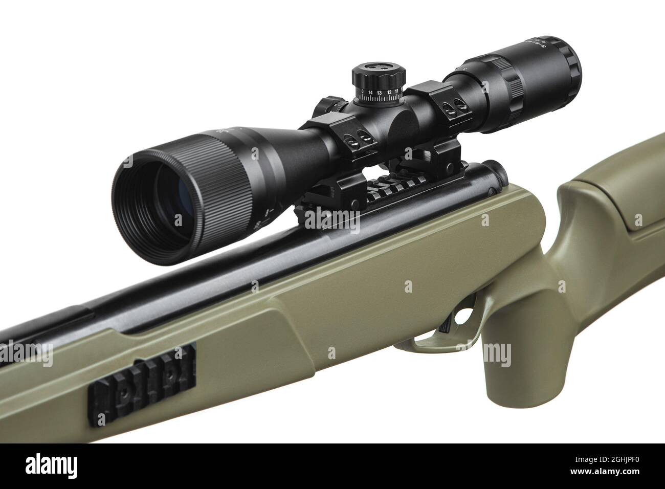 Pneumatisches Khaki-Gewehr mit optischem Blick isoliert auf weißem  Hintergrund. Sichere Waffe für Sport und Unterhaltung Stockfotografie -  Alamy