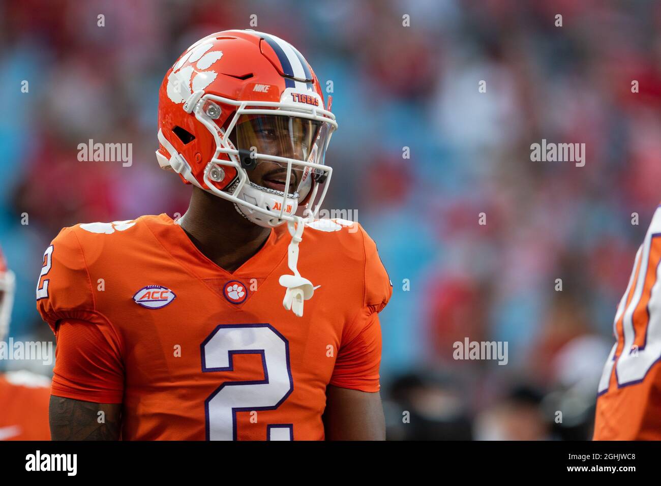 4. September 2021: Frank Ladson Jr. (2), Breitempfänger von Clemson Tigers, erwärmt sich vor dem Duke's Mayo Classic 2021 im Bank of America Stadium in Charlotte, NC. (Scott Kinser/Cal Sport Media) Stockfoto