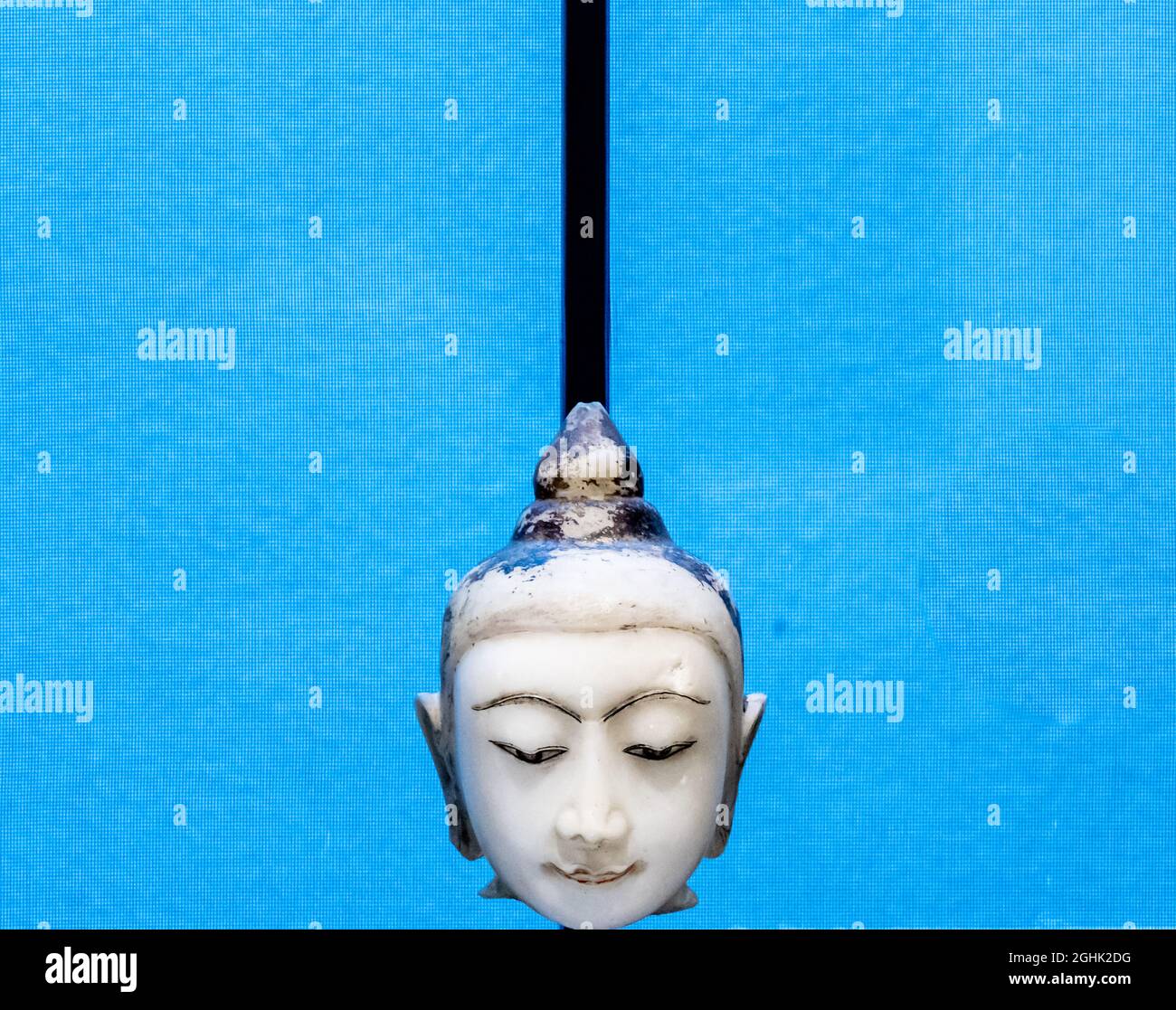 Ein geschnitzter Buddha-Kopf aus weißem Marmor aus dem 19. Jahrhundert Stockfoto