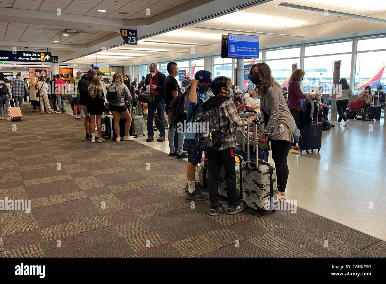 Passagiere warten am Samstag, den 4. September 2021, in Oakland auf den Flug von Southwest Airlines am Gate 23 von Terminal 2 des internationalen Flughafens Oakland, Cali Stockfoto