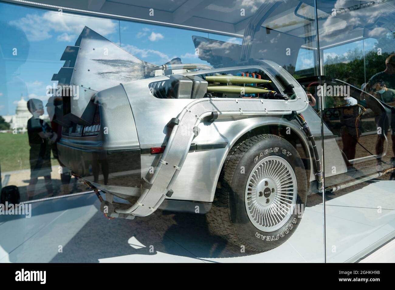 Washington, USA. September 2021. Ein DMC-12-Auto der DeLorean Motor Company, das im Film „Zurück in die Zukunft“ verwendet wird, ist am 6. September 2021 in Washington, DC, USA, zu sehen. Quelle: Liu Jie/Xinhua/Alamy Live News Stockfoto