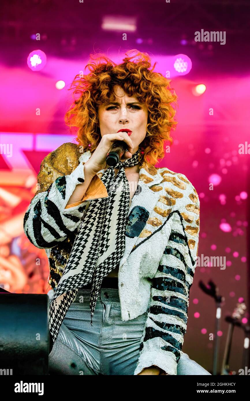 Edmonton, Kanada. September 2021. Kiesa Rae Ellestad, bekannt als Kiesza, tritt beim Together Again YEG Festival auf dem Northlands Exhibition Grounds in Edmonton auf. (Foto von Ron Palmer/SOPA Images/Sipa USA) Quelle: SIPA USA/Alamy Live News Stockfoto