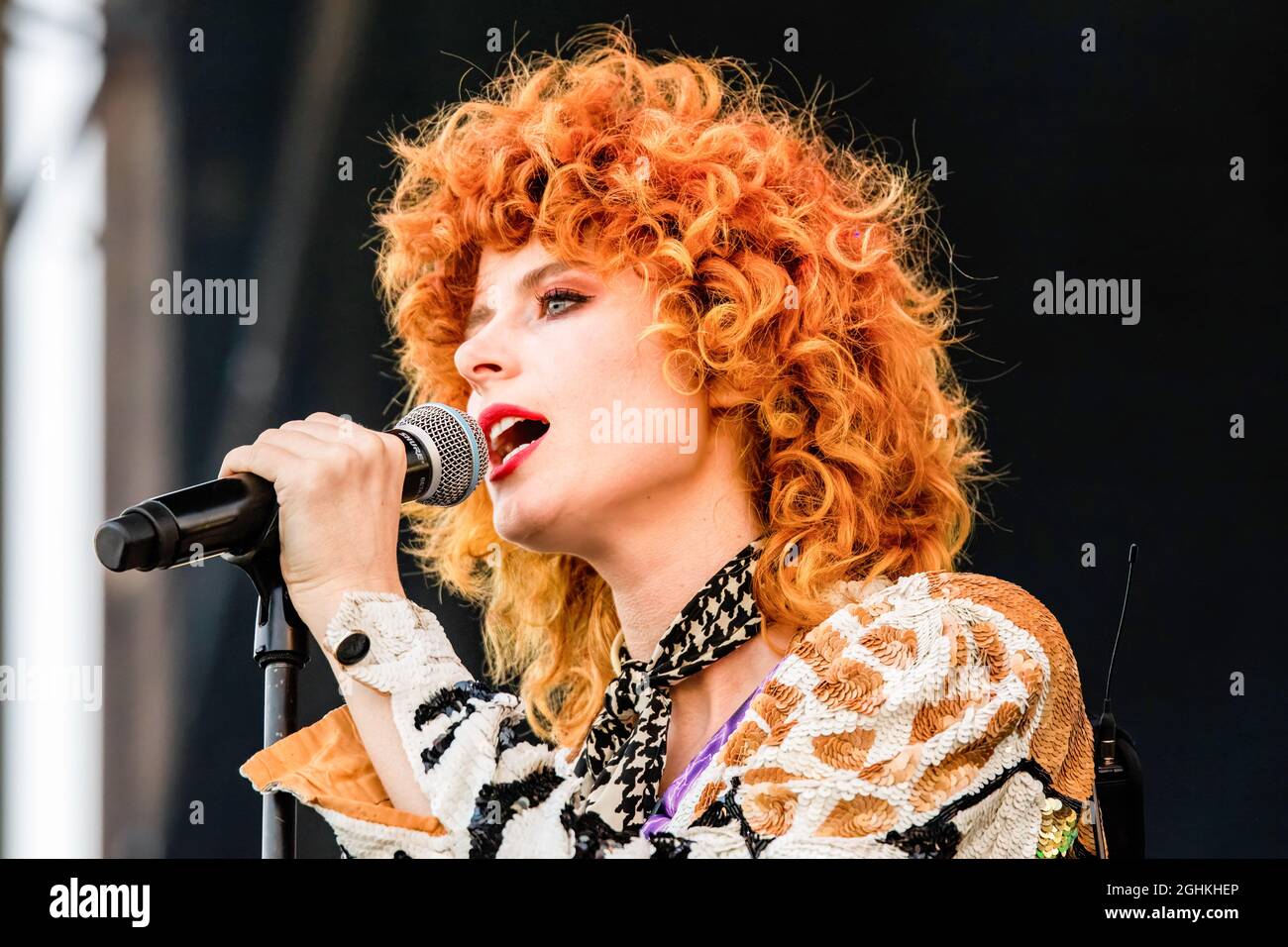 Edmonton, Kanada. September 2021. Kiesa Rae Ellestad, bekannt als Kiesza, tritt beim Together Again YEG Festival auf dem Northlands Exhibition Grounds in Edmonton auf. (Foto von Ron Palmer/SOPA Images/Sipa USA) Quelle: SIPA USA/Alamy Live News Stockfoto