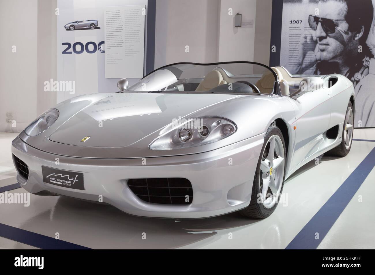 Modena, Italien - 14. August 2021: Ferrari 360 Barchetta im Enzo Ferrari Museum, Modena, Italien. Stockfoto