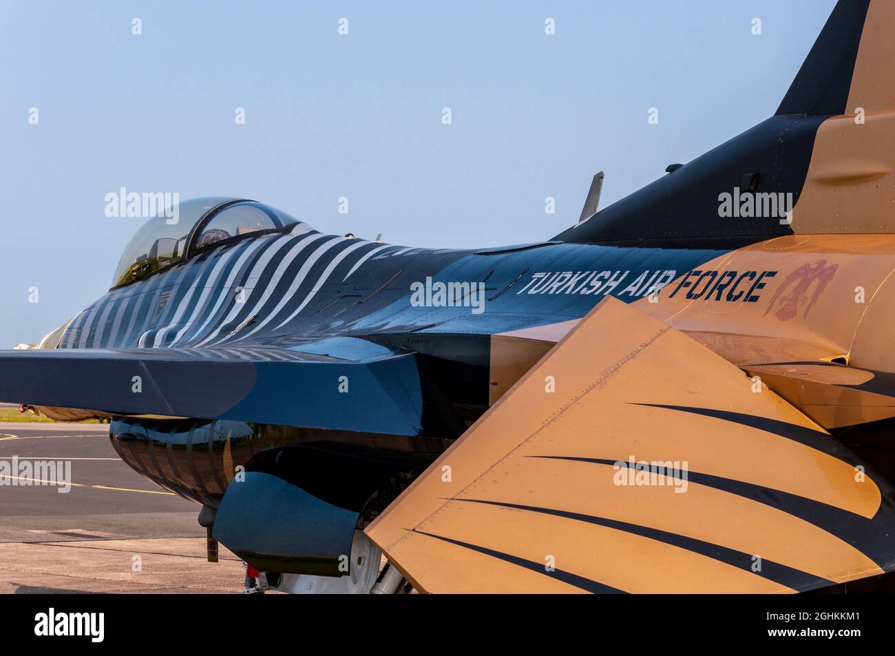 Solo Turk, Turkish Air Force General Dynamics F-16 Kampfflugzeug von Falcon auf der RAF Waddington Airshow in Großbritannien. Spezielle bemalte Anzeige Flugzeug Stockfoto