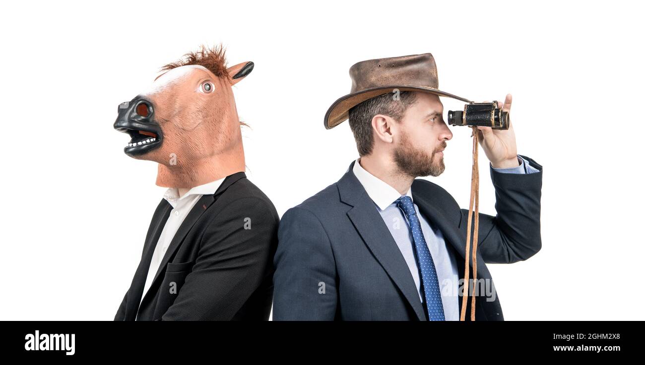 Starrt in die Ferne. Seltsame Geschäftsleute. Firmenkostüm Party. Corporate Halloween Stockfoto