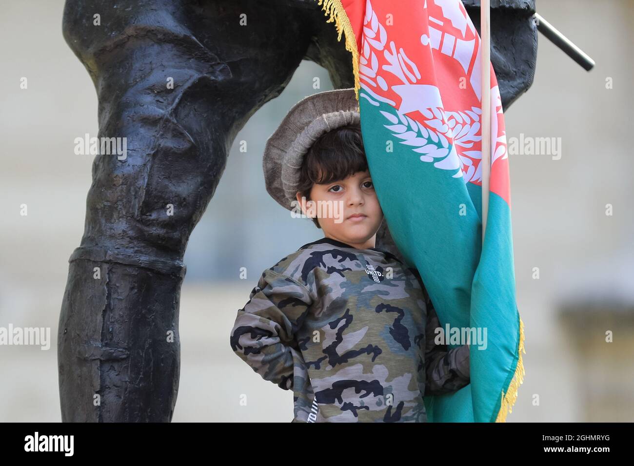 London, Großbritannien. September 2021. Afghanische Demonstranten haben sich in Westminster versammelt und marschieren entlang Whitehall, um gegen die Situation in Afghanistan, die Taliban und andere damit verbundene Themen zu protestieren. Kredit: Imageplotter/Alamy Live Nachrichten Stockfoto