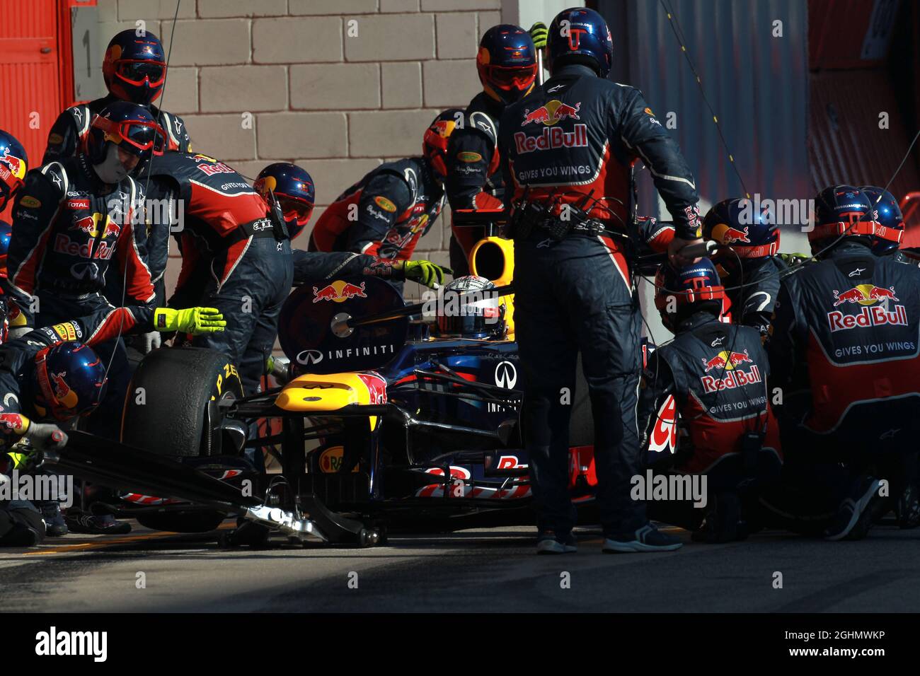 02.04.2012, Barcelona, Spanien, Sebastian Vettel (GER), Red Bull Racing Boxenstopp - Formel-1-Test, Tag 2 - Formel-1-Weltmeisterschaft Stockfoto