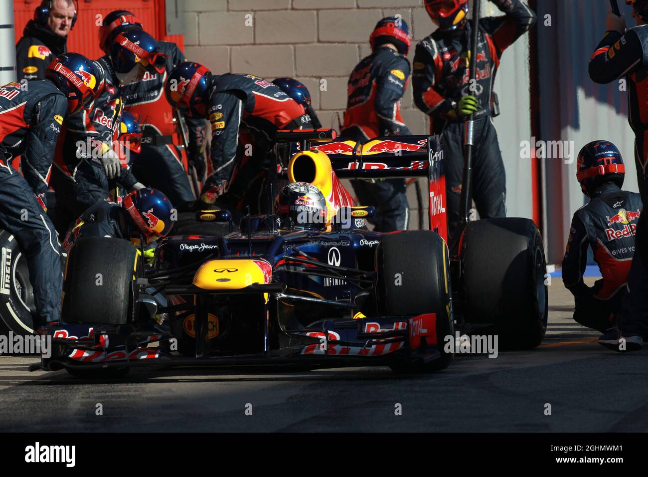 02.04.2012, Barcelona, Spanien, Sebastian Vettel (GER), Red Bull Racing Boxenstopp - Formel-1-Test, Tag 2 - Formel-1-Weltmeisterschaft Stockfoto