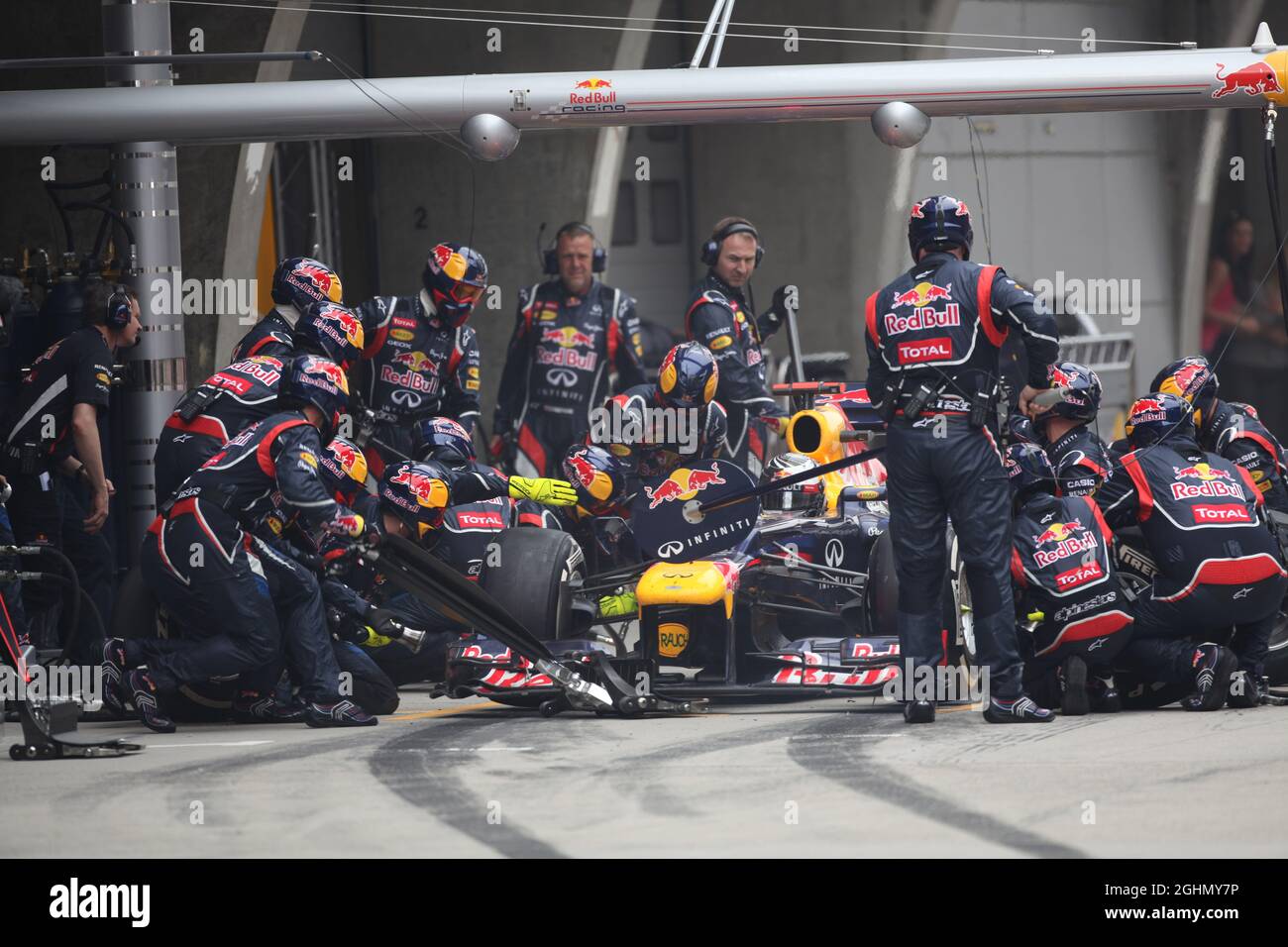 Sebastian Vettel (GER), Red Bull Racing Boxenstopp 15.04.2012. Formel-1-Weltmeisterschaft, Rd 3, Großer Preis Von China, Shanghai, China, Wettkampftag Stockfoto