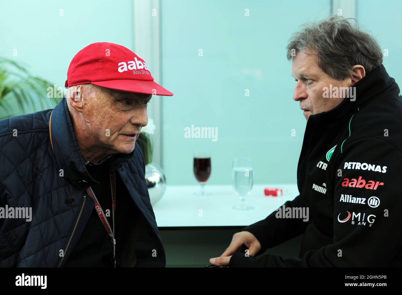 (L bis R): Niki Lauda (AUT) Mercedes Non-Executive Chairman mit Norbert Haug (GER) Mercedes Sporting Director. 17.11.2012. Formel-1-Weltmeisterschaft, Rd 19, großer Preis der Vereinigten Staaten, Austin, Texas, USA, Qualifying Day. Stockfoto