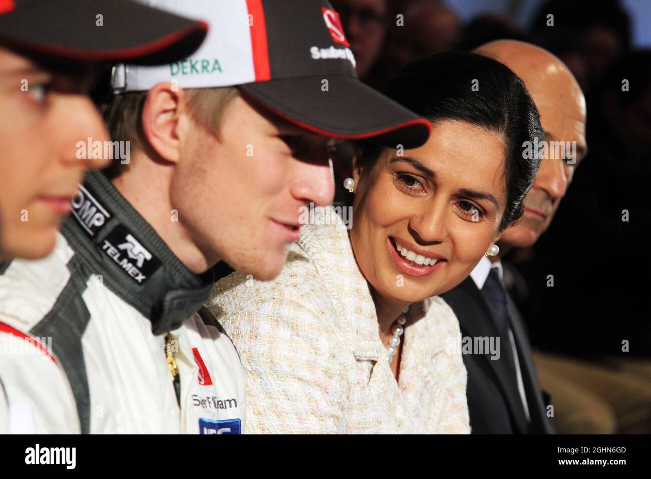 Monisha Kaltenborn (AUT) sauber Teamchef mit Nico Hulkenberg (GER) sauber, Esteban Gutierrez (MEX) sauber C32 (links) und Peter sauber (SUI) sauber Präsident des Verwaltungsrats (rechts). 02.02.2013. Sauber C32 Launch, Hinwil, Schweiz. Stockfoto