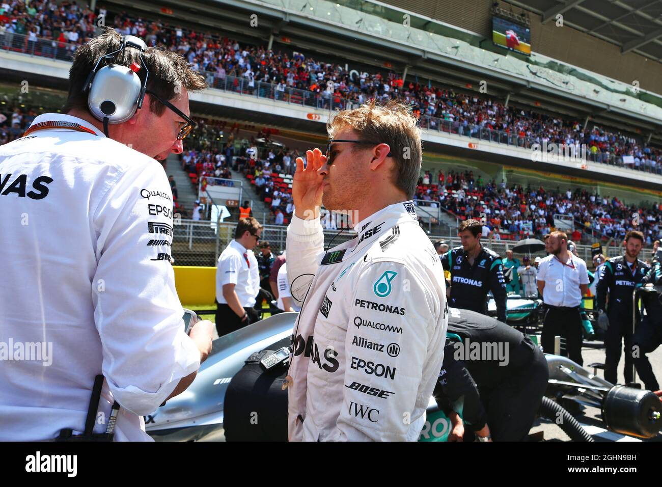 (L bis R): Andrew Shovlin (GBR) Mercedes AMG F1 Engineer mit Nico Rosberg (GER) Mercedes AMG F1 am Start. 15.05.2016. Formel 1 Weltmeisterschaft, Rd 5, Großer Preis Von Spanien, Barcelona, Spanien, Wettkampftag. Bildnachweis sollte lauten: XPB/Press Association Images. Stockfoto